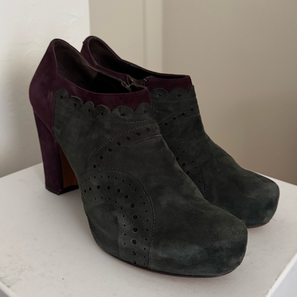 Two-Tone Suede Heeled Booties - Forest Green & Plum